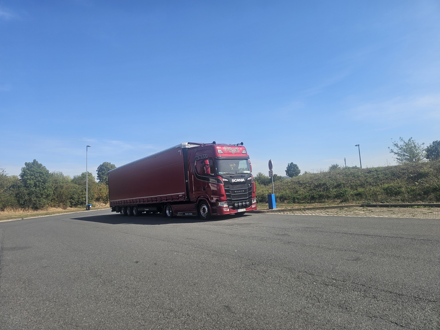 PZST Trans rubinvörös Scania szerelvény